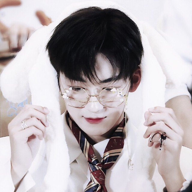 何洛洛-露露头像铺-话本小说网