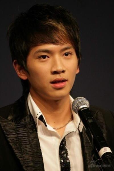 作者柏栩栩饰演神狮铠甲 作者张超饰演仙雕铠甲 作者秦炎仕饰演飞熊