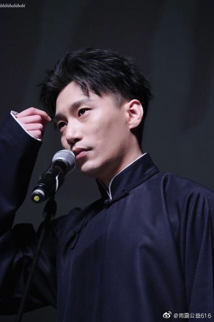 何九华,本名何健, 北京人,德云社相声演员.身高:一米七六