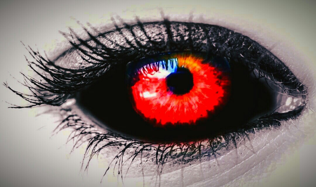 吸血鬼女皇,用腥红色的眼瞳看向你(心里默念希望是个大漂亮