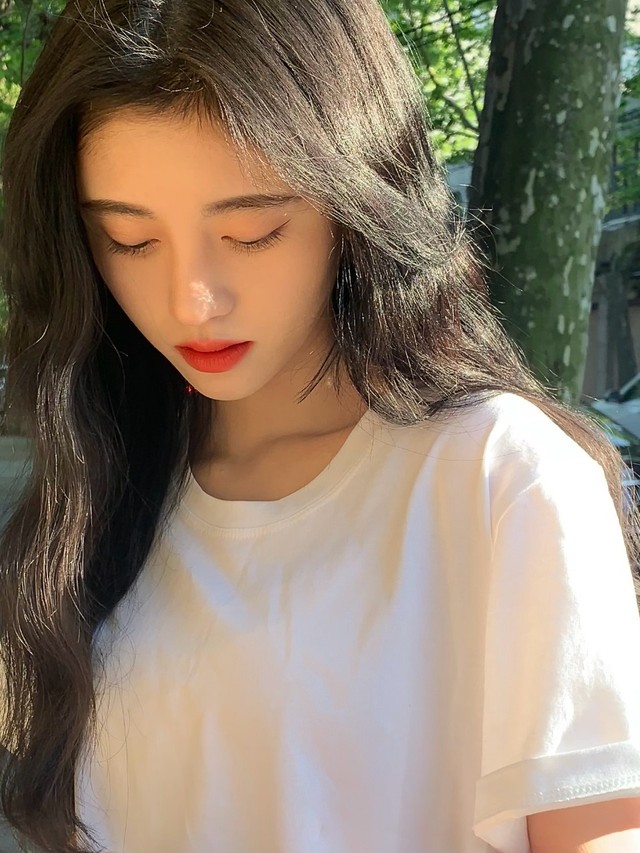 鞠婧祎现代装头像