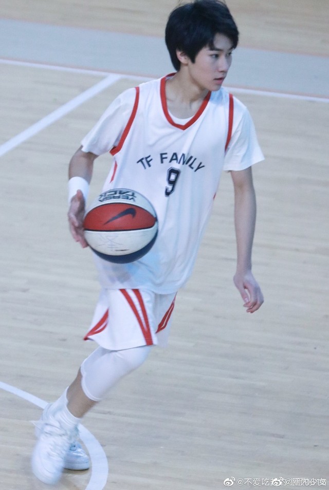 王俊凯学长谈恋爱吧