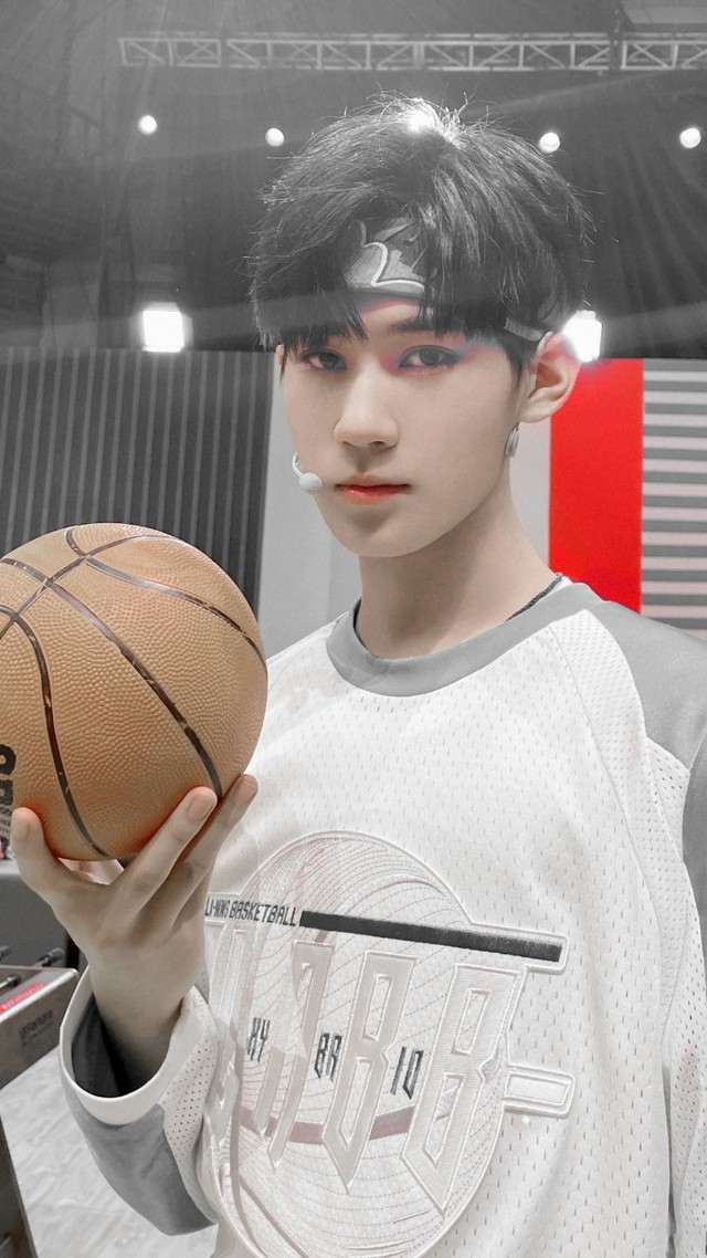 我是bpk男女组合成员安浅浅 丁程鑫哈喽大家好我是时代少年团丁程鑫