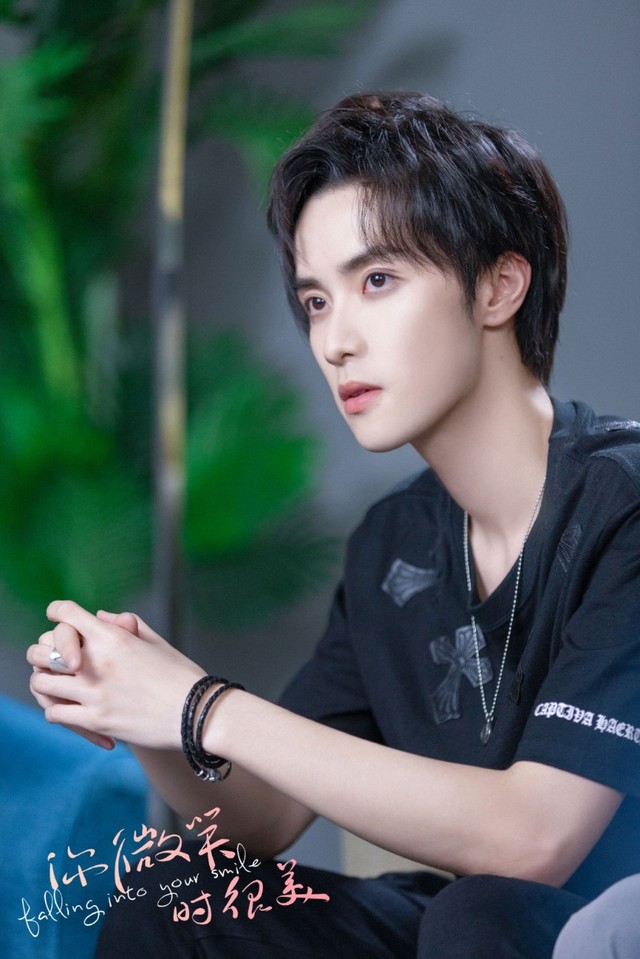 老k童谣,欢迎你加入zgdx老k2021-07-24展羽哥哥的怀中喵你微笑时很美