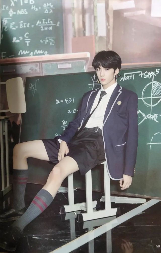 刘耀文这个转学生有点拽