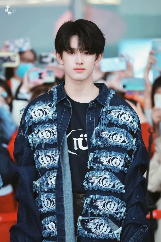 张极个人照-时代峰峻:稀有ins头像-话本小说网