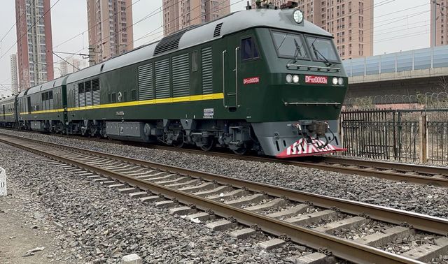 df11z型内燃机车-铁力站的闲杂人员96 9194最新章节-免费小说