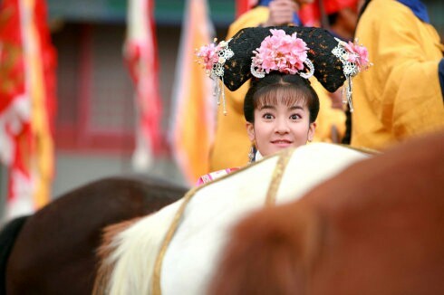 第一章:老佛爷回宫,小燕子闯祸