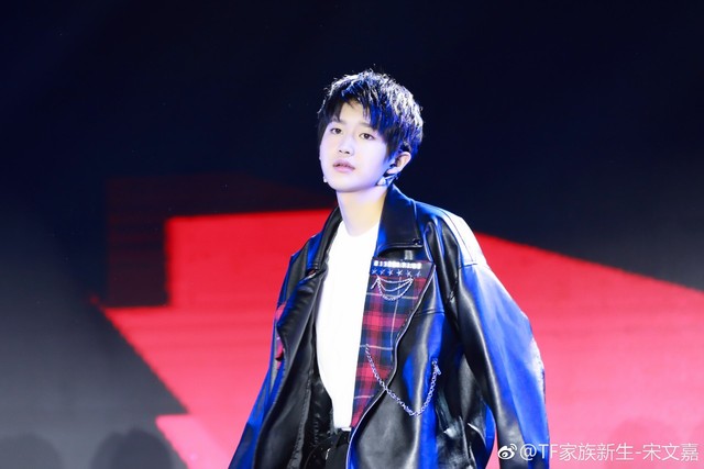 敖子逸.男神别跑