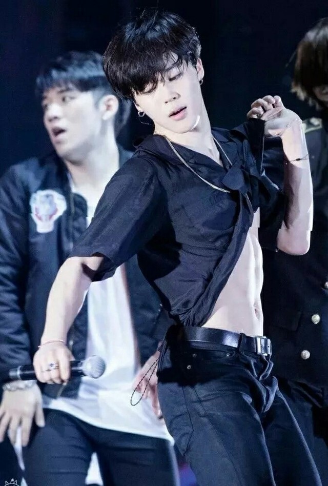 不会说话就闭嘴行吗" 在里屋刚洗完澡的朴智旻听到薛荼和金泰亨的争执