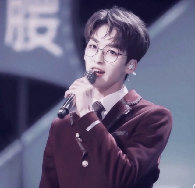 r1se-何洛洛头像-林一涵爱豆头像.qq头像亲测-话本小说网