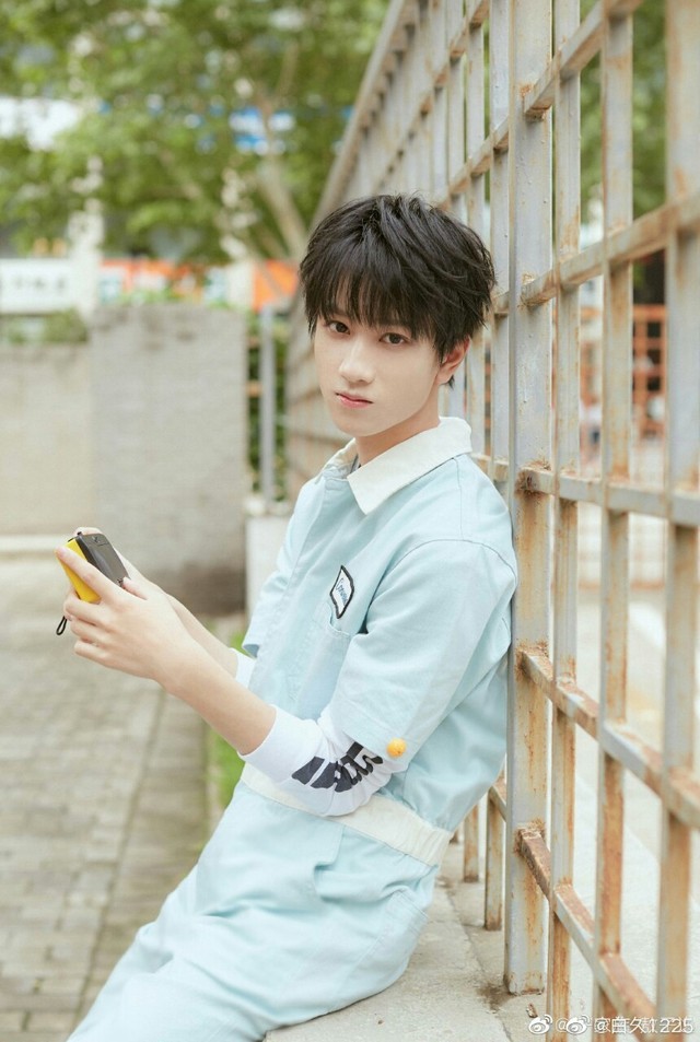 推荐爱豆头像敖子逸