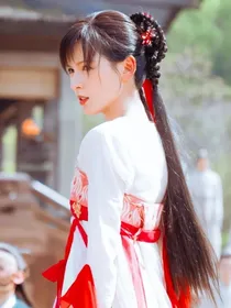 琉璃：镜里朱颜