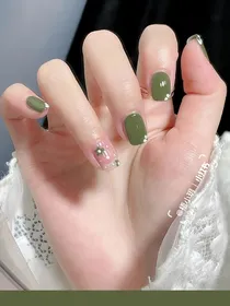 我是嫩牛五方的拖油瓶