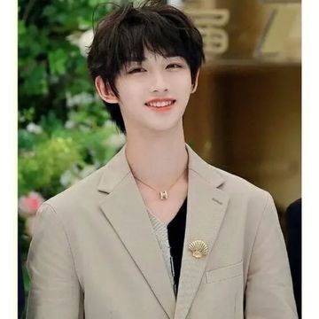 丁程鑫：高冷男神在追我