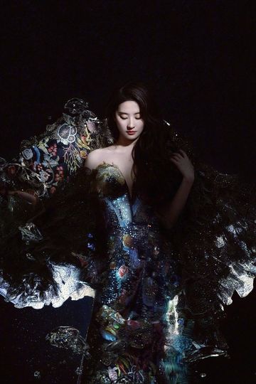 游戏降临现实，重生后我直接氪金杀疯了