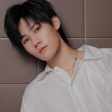 张真源：我撞了霸总的车，他说要结婚补偿①